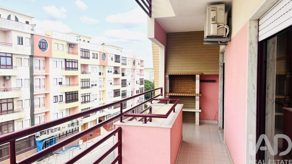 4 bed Apartment in Setúbal