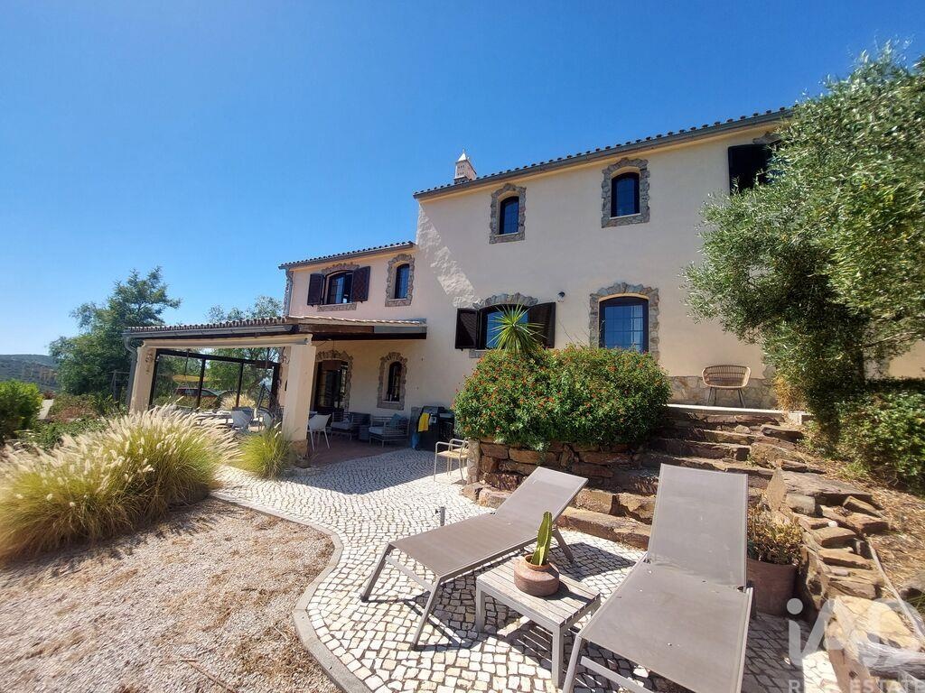 5 bed Villa in Loulé, Western Algarve