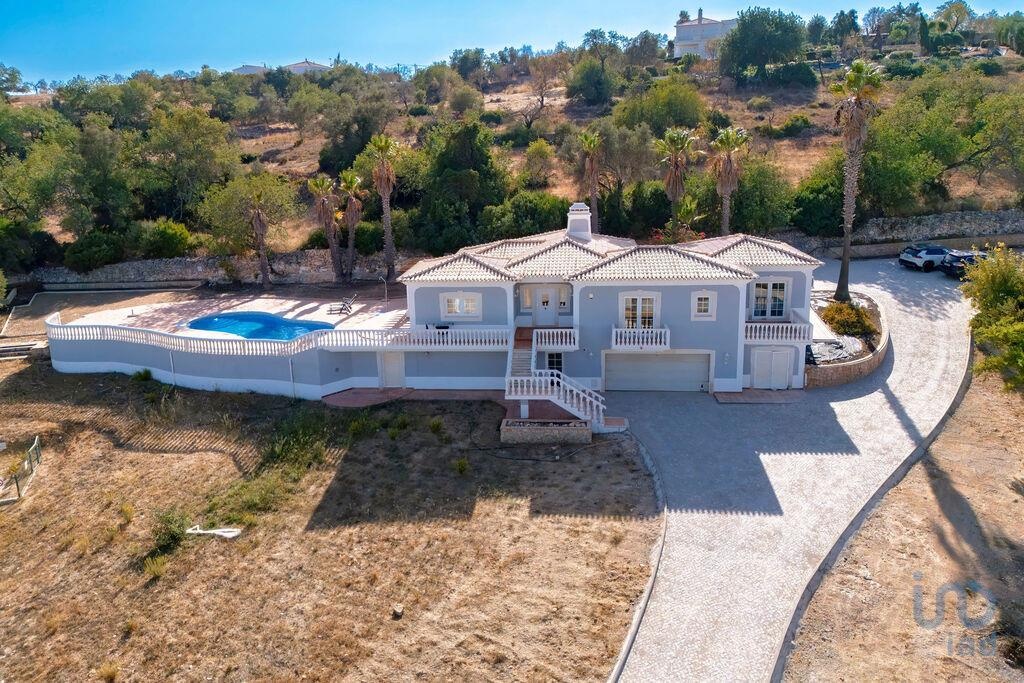 4 bed Villa in Loulé, Western Algarve