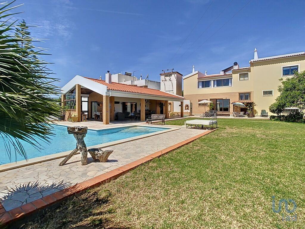 5 bed Villa in Portimão, Western Algarve