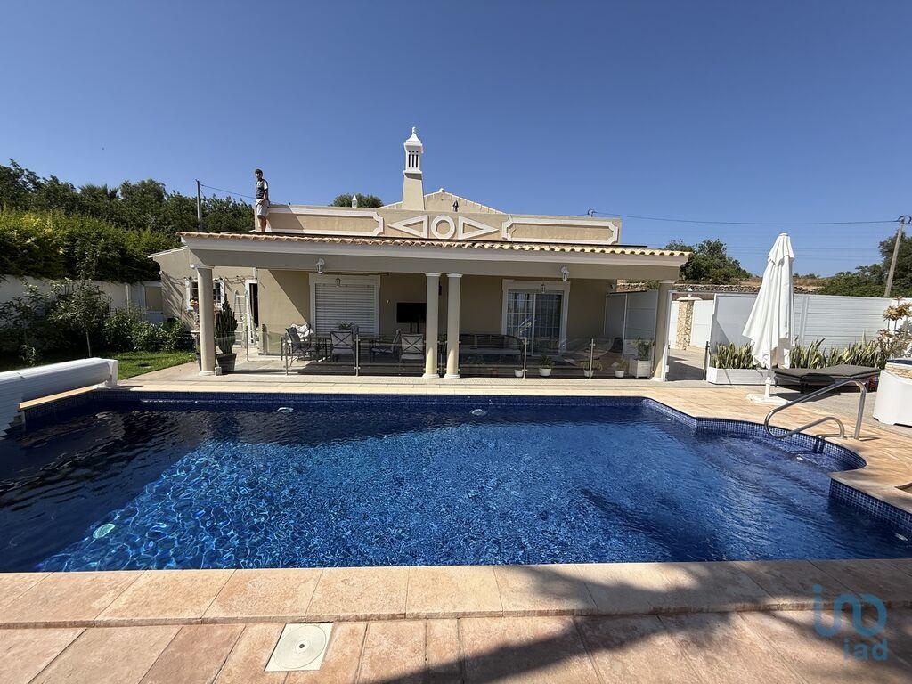 4 bed Villa in Loulé, Western Algarve