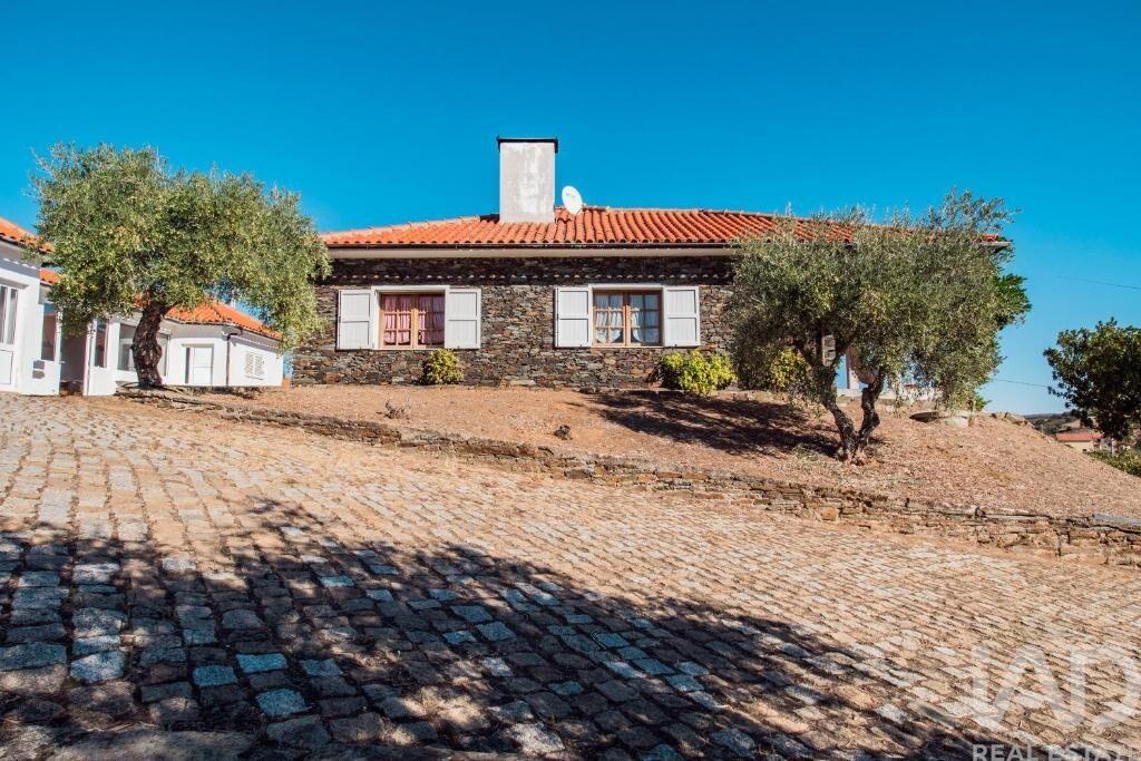 4 bed Villa in Mogadouro, Bragança