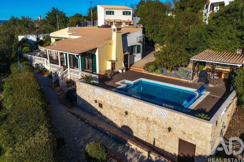 4 bed Villa in Loulé, Western Algarve
