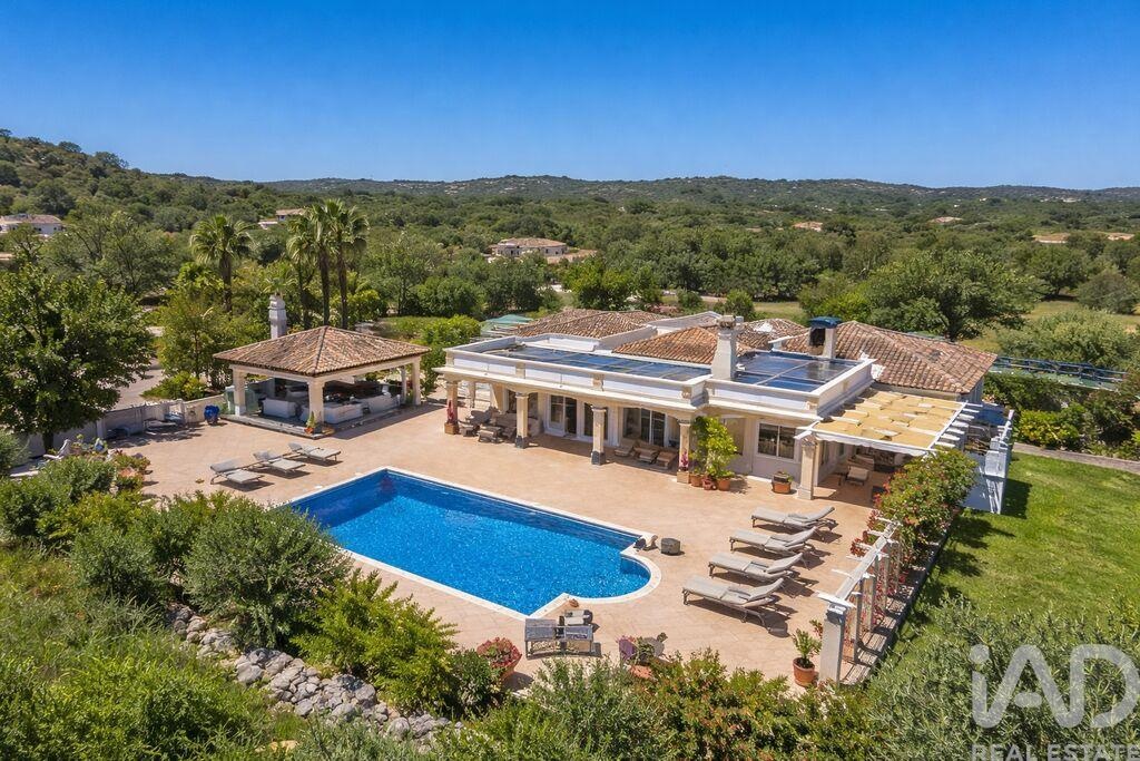 4 bed Villa in Faro, Central Algarve