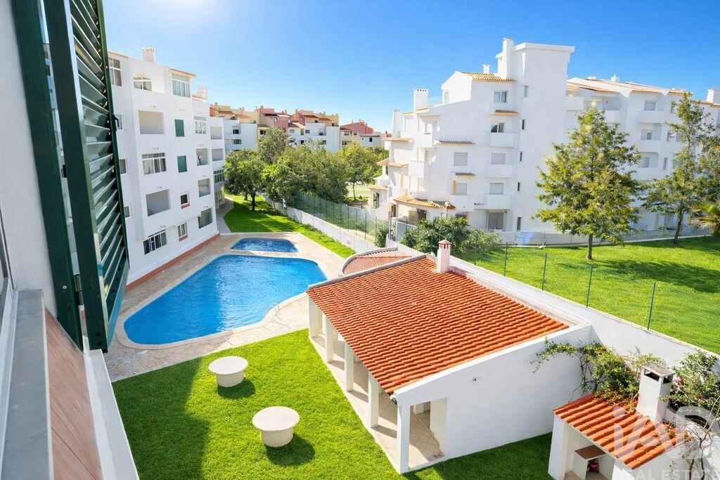 4 bed Apartment in Albufeira, Central Algarve