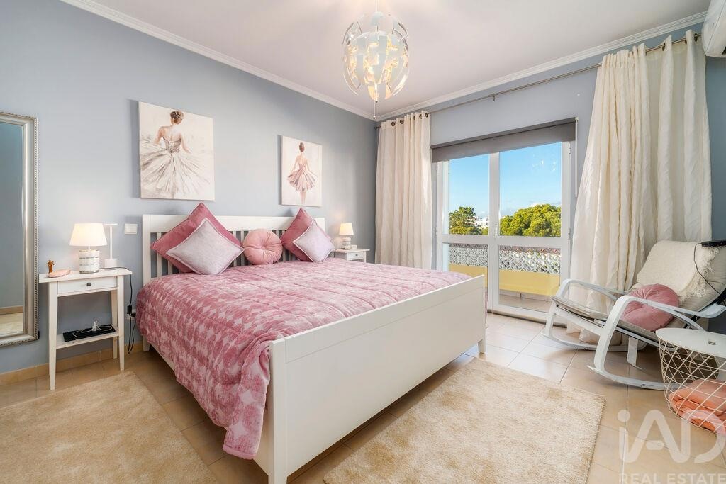 5 bed Villa in Loulé, Western Algarve