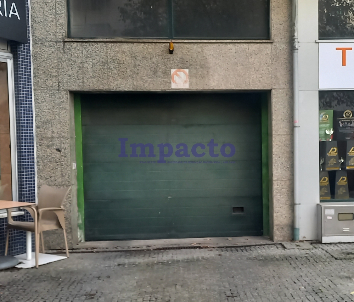 Garage / Parking in São João da Madeira, Aveiro