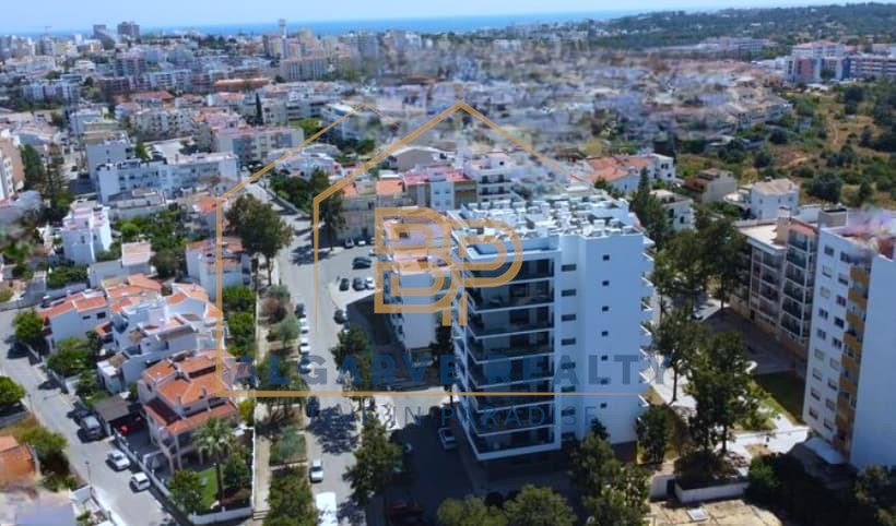 4 bed Apartment in Portimão, Western Algarve