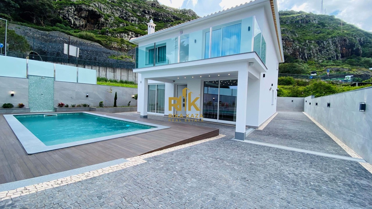 4 bed Villa in Machico, Madeira