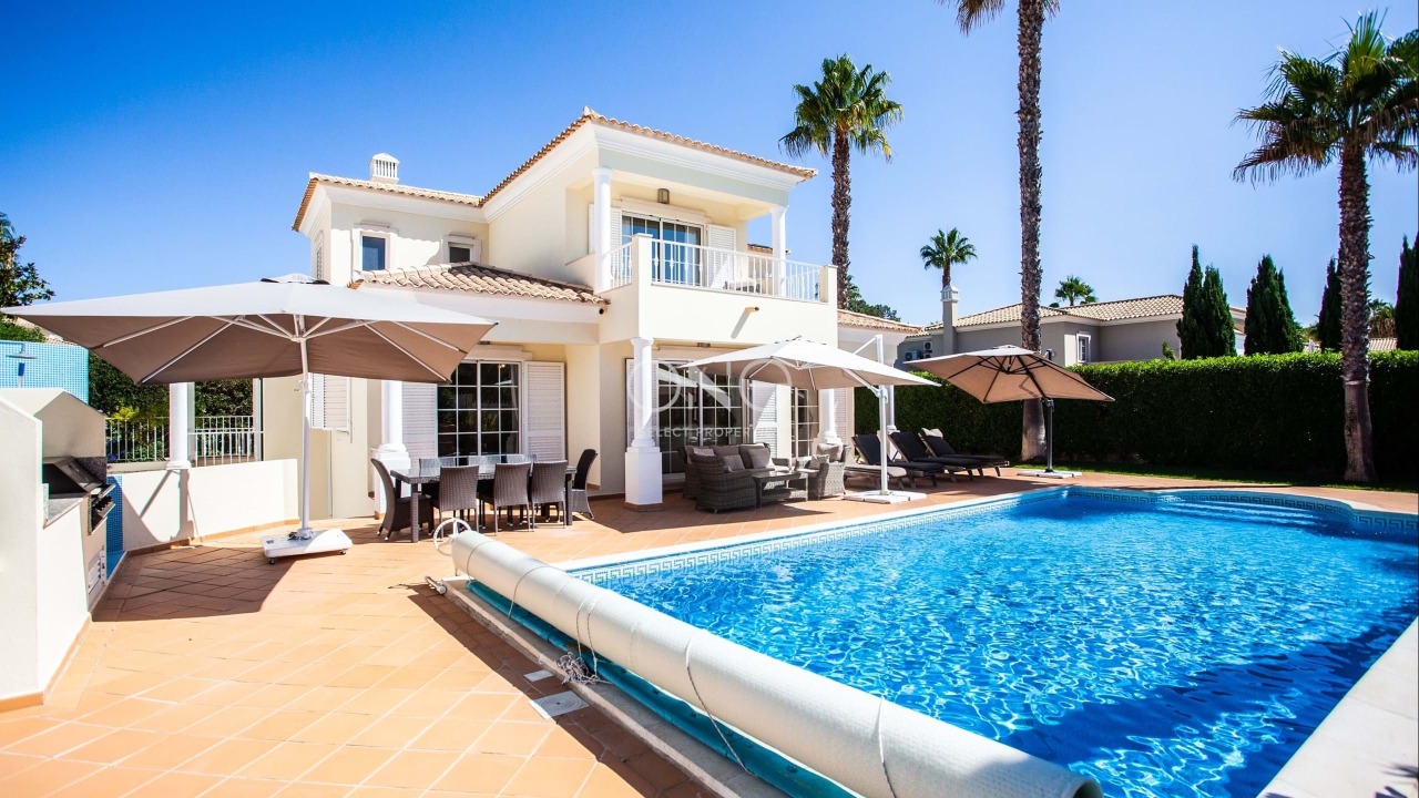 4 bed Villa in Almancil, Loulé, Central Algarve
