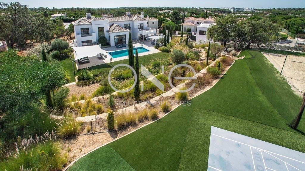 6 bed Villa in Almancil, Loulé, Central Algarve