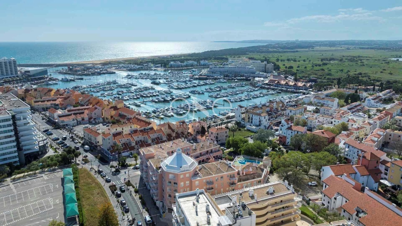 2 bed Apartment in Quarteira, Loulé, Central Algarve