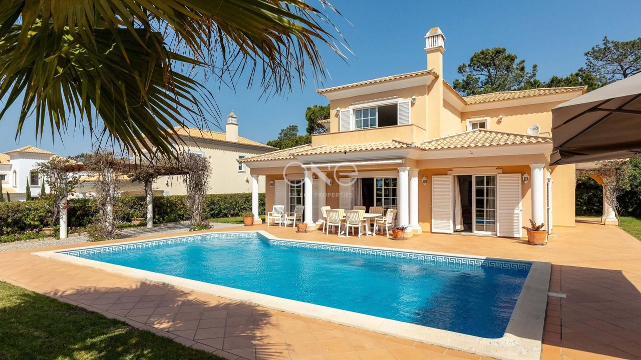4 bed Villa in Almancil, Loulé, Central Algarve
