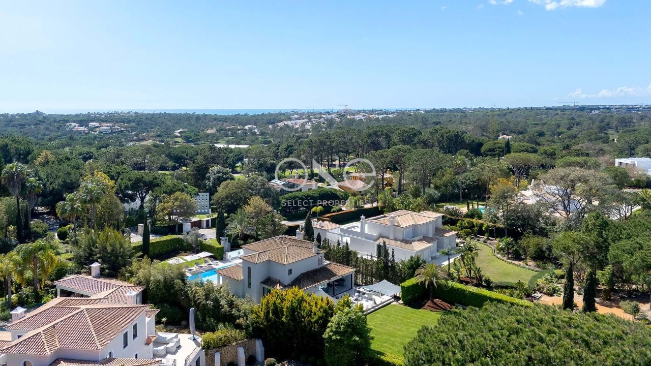 5 bed Villa in Almancil, Loulé, Central Algarve