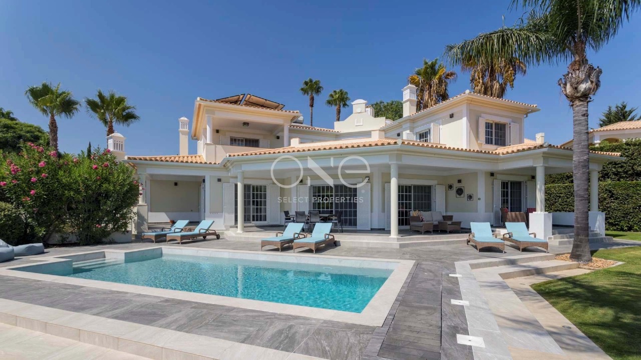 4 bed Villa in Quarteira, Loulé, Central Algarve