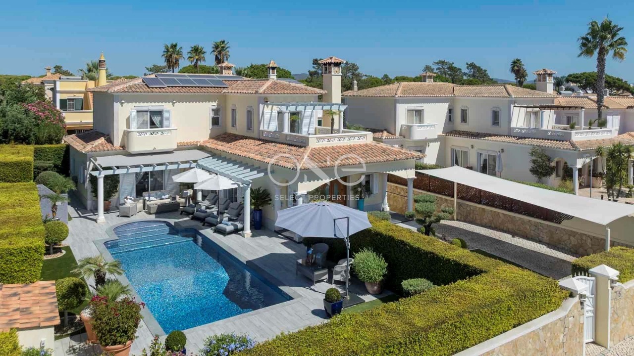 4 bed Villa in Almancil, Loulé, Central Algarve