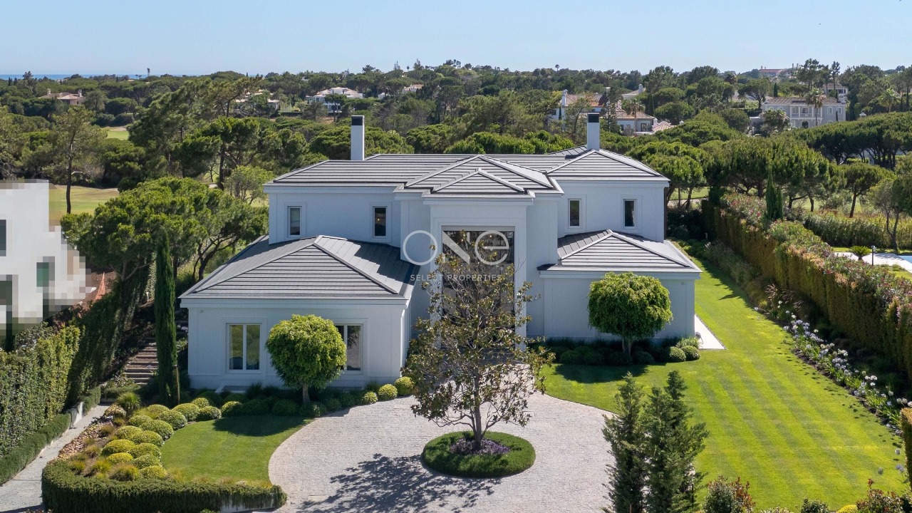 6 bed Villa in Almancil, Loulé, Central Algarve