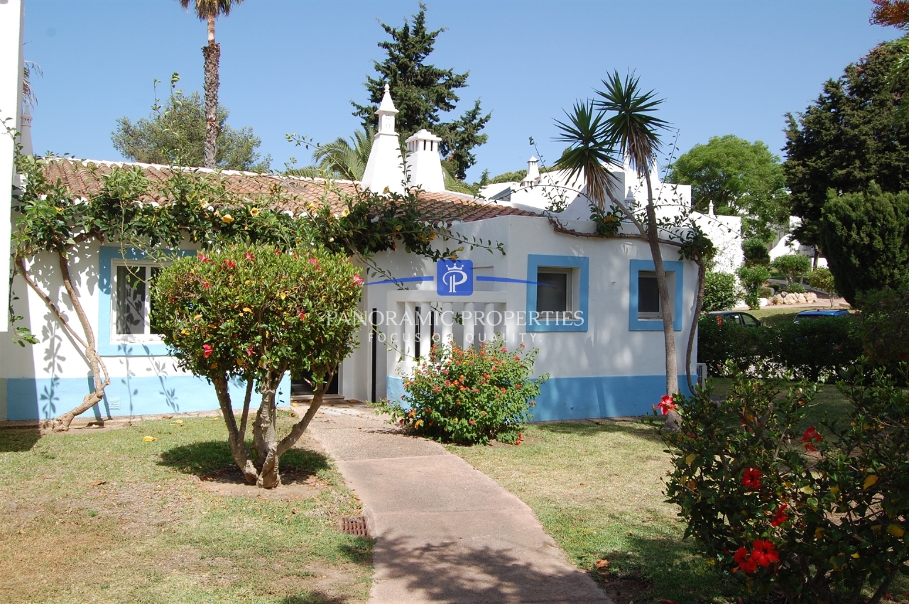 3 bed Villa in Lagoa, Western Algarve