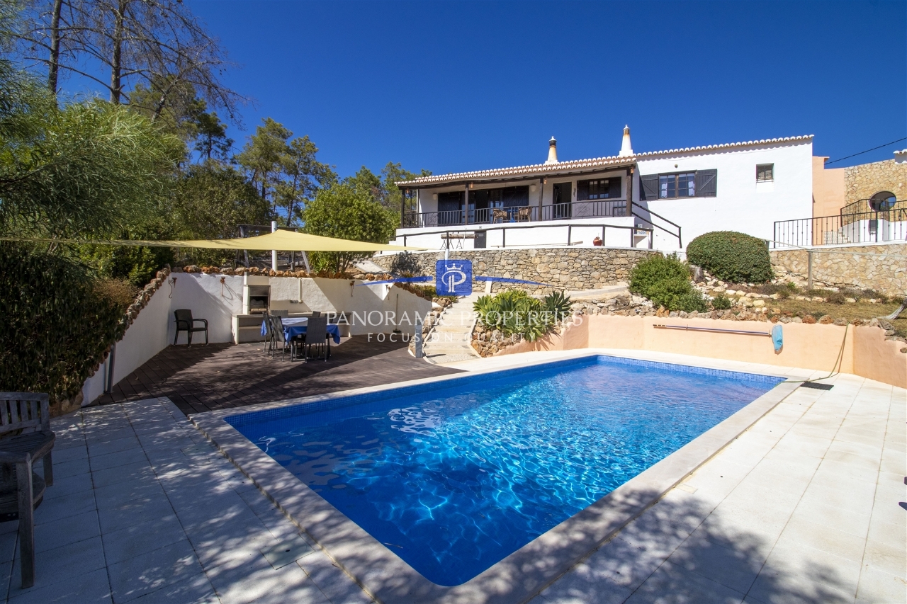 4 bed Villa in Lagoa, Western Algarve