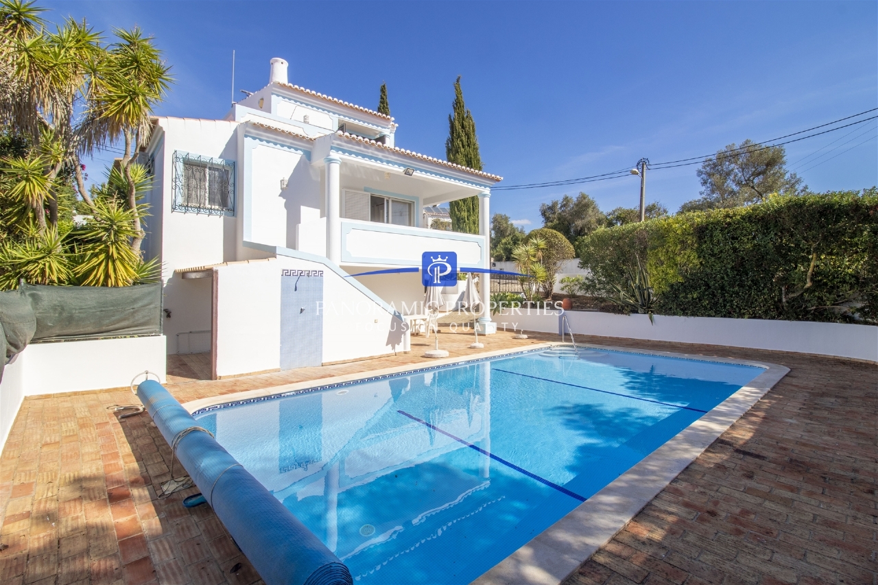 3 bed Villa in Lagoa, Western Algarve