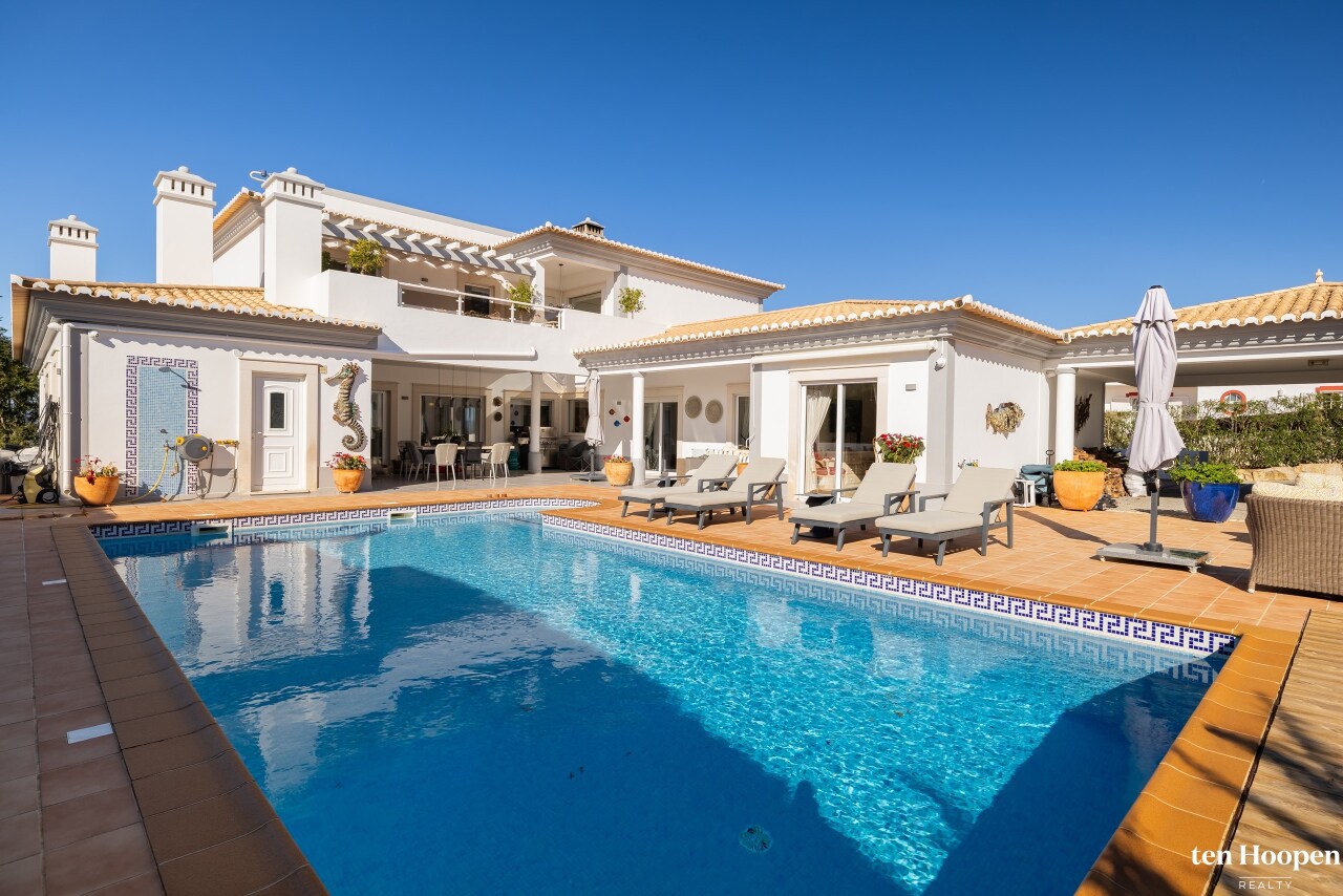5 bed Villa in Luz, Lagos, Western Algarve