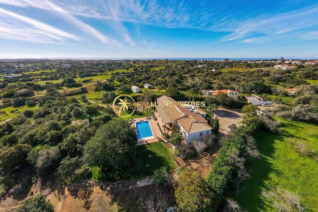 6 bed Villa in Carvoeiro, Lagoa, Western Algarve