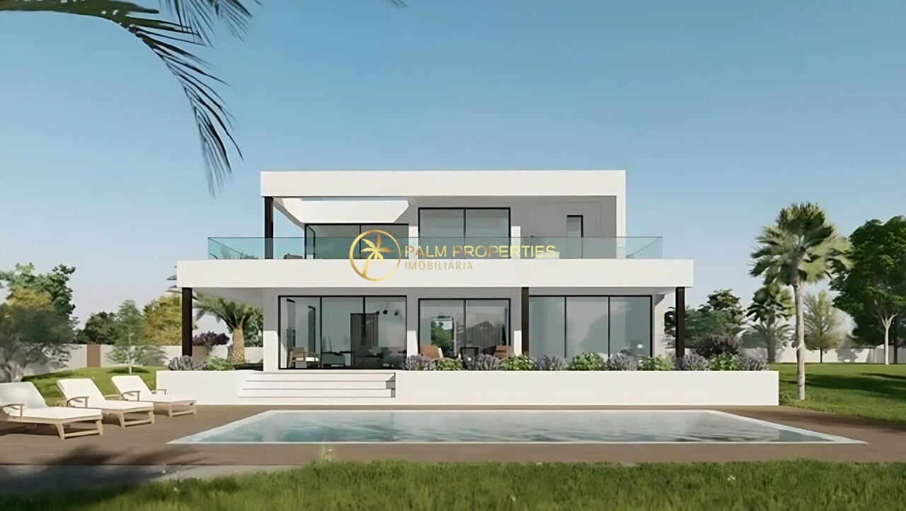 4 bed Villa in Carvoeiro, Lagoa, Western Algarve