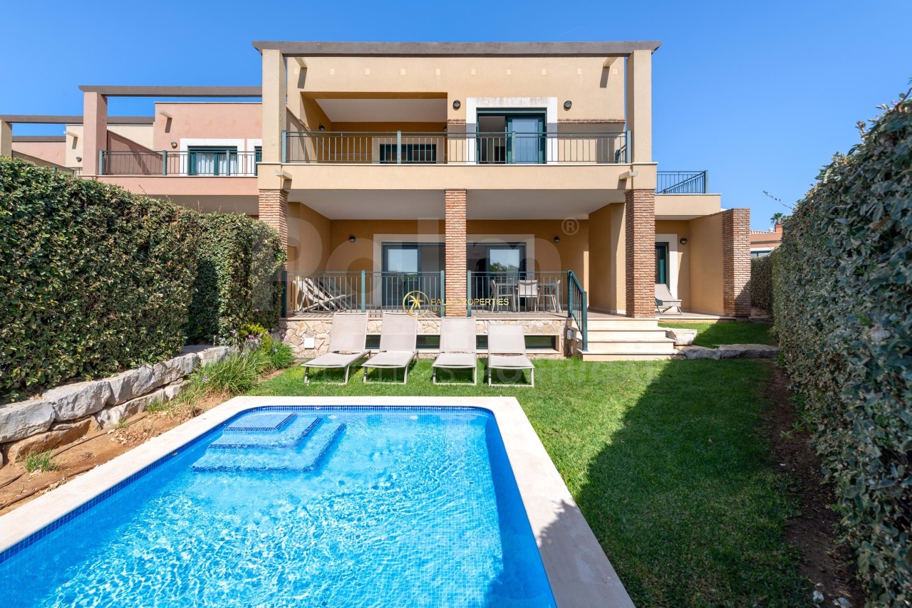 3 bed Villa in Carvoeiro, Lagoa, Western Algarve