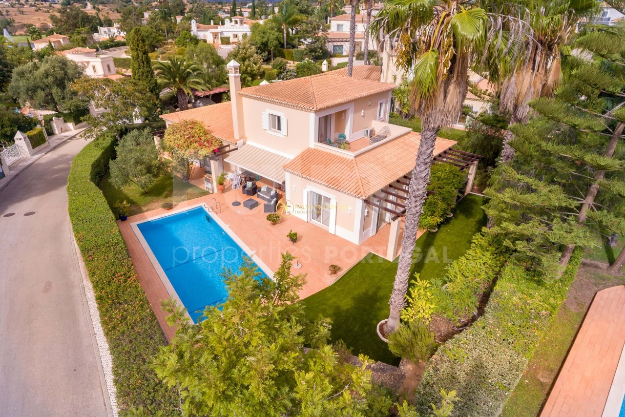 3 bed Villa in Estômbar, Lagoa, Western Algarve