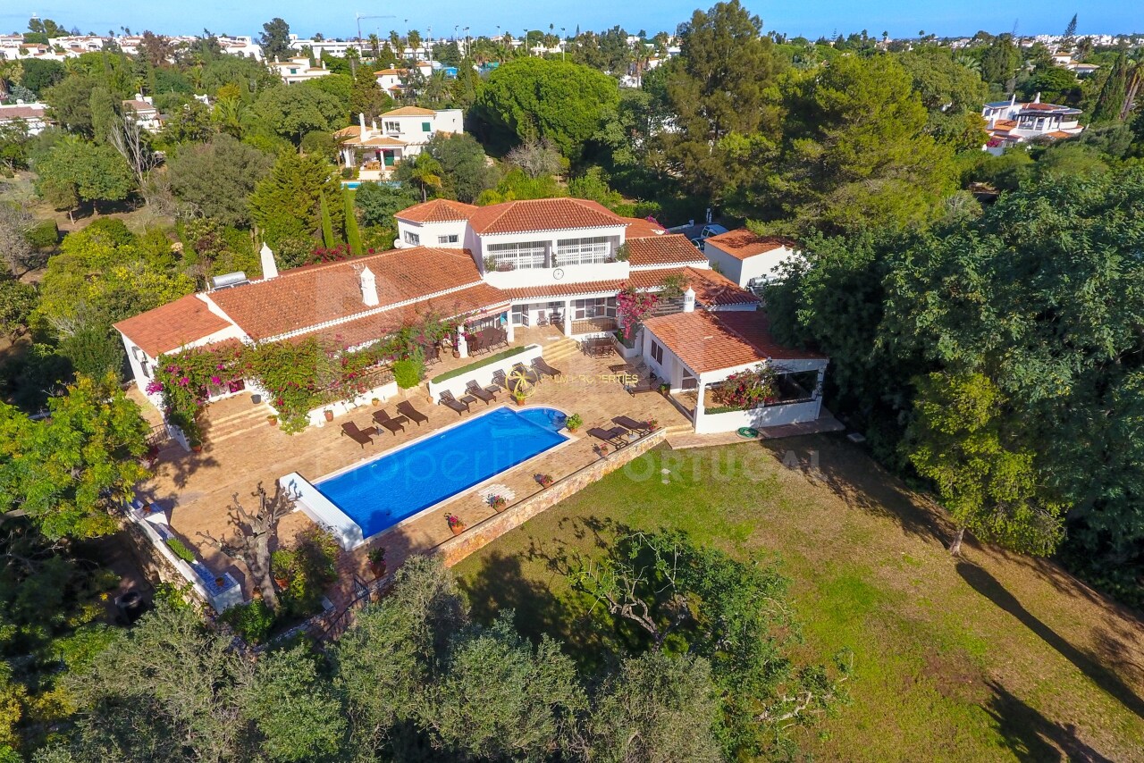 8 bed Villa in Carvoeiro, Lagoa, Western Algarve