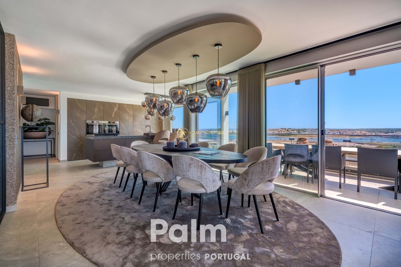 6 bed Apartment in Portimão, Western Algarve