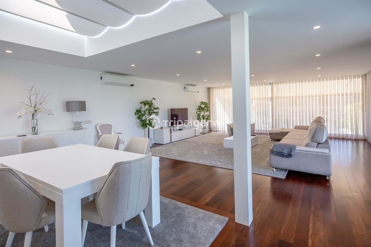 4 bed Villa in Loulé, Central Algarve