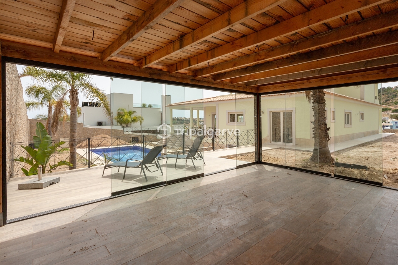 4 bed Villa in Albufeira, Central Algarve