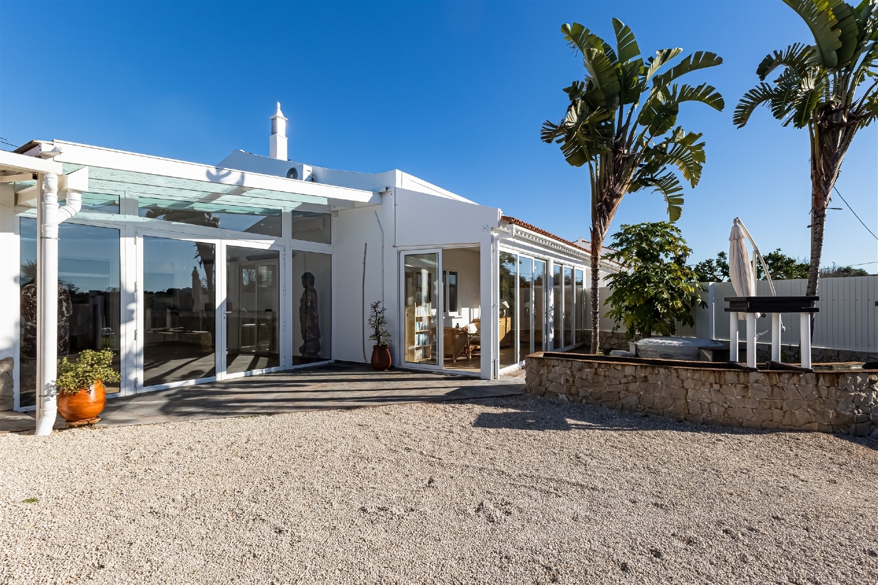 3 bed Villa in Albufeira, Central Algarve