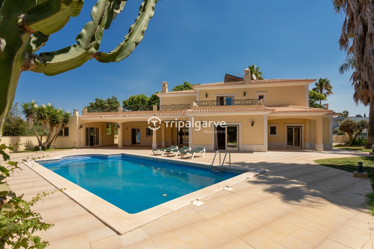 4 bed Villa in Albufeira, Central Algarve