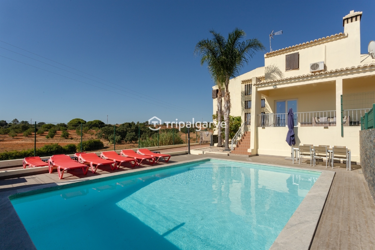 5 bed Villa in Albufeira, Central Algarve