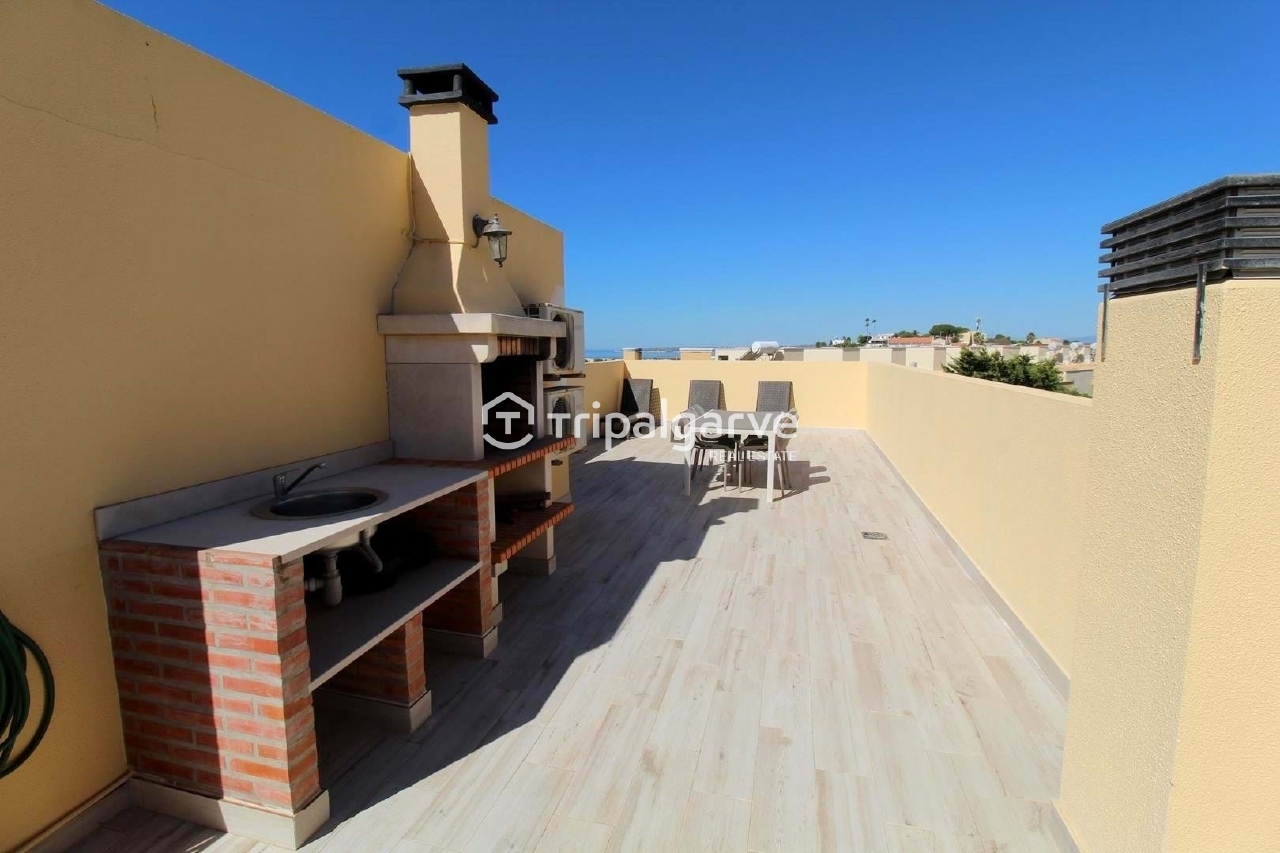 2 bed Villa in Albufeira, Central Algarve