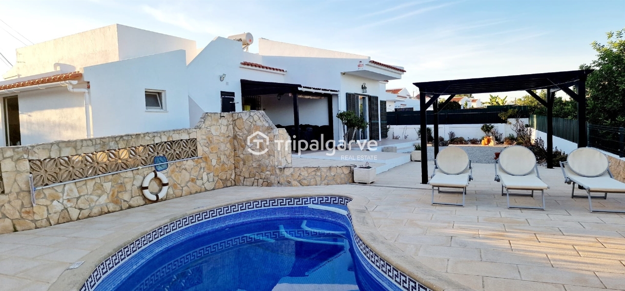 4 bed Villa in Albufeira, Central Algarve