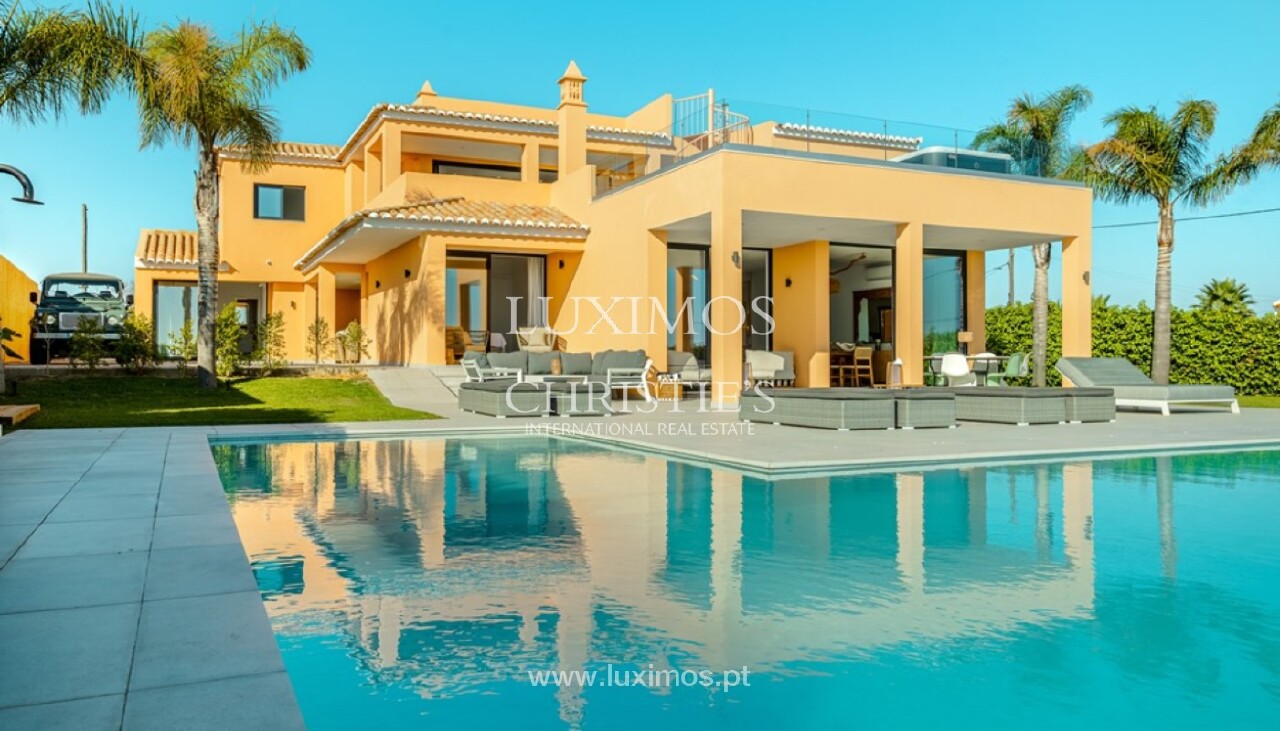 5 bed Villa in Albufeira, Central Algarve