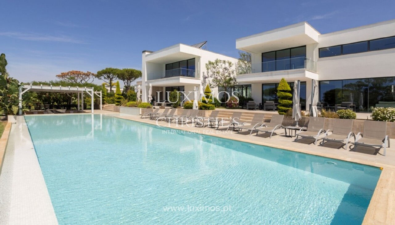 8 bed Villa in Quarteira, Loulé, Central Algarve