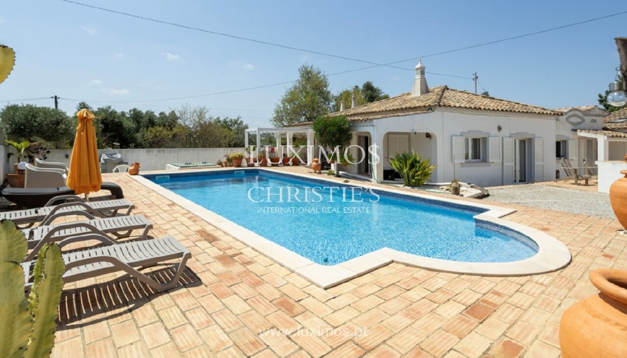 6 bed Villa in Santa Bárbara de Nexe, Faro, Central Algarve