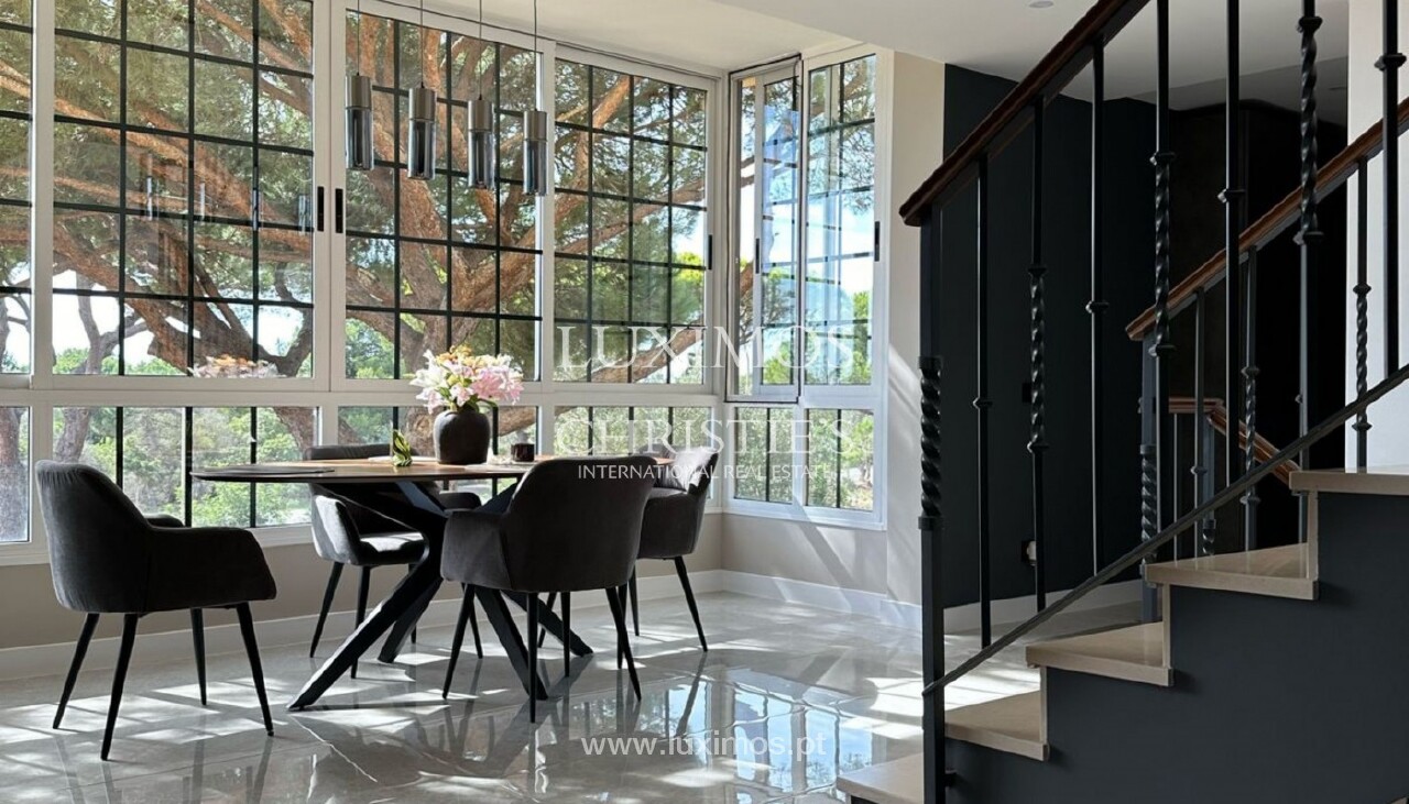 3 bed Villa in Quarteira, Loulé, Central Algarve