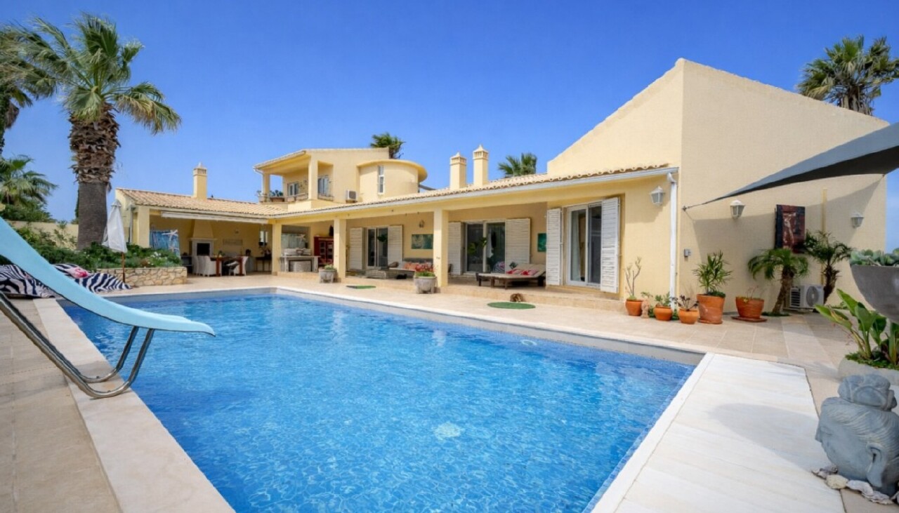 4 bed Villa in Barão de São João, Lagos, Western Algarve