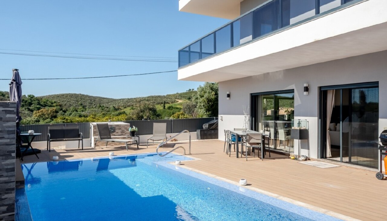 4 bed Villa in Mexilhoeira Grande, Portimão, Western Algarve