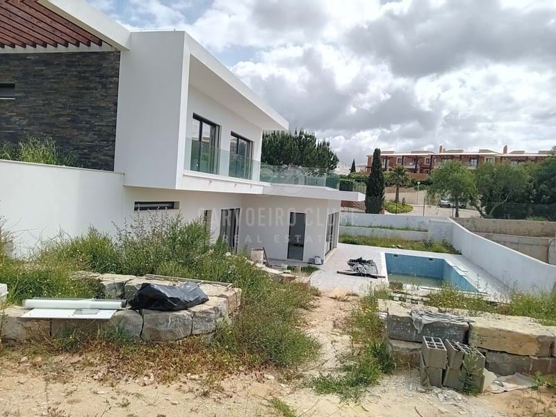 3 bed Villa in Carvoeiro, Lagoa, Western Algarve