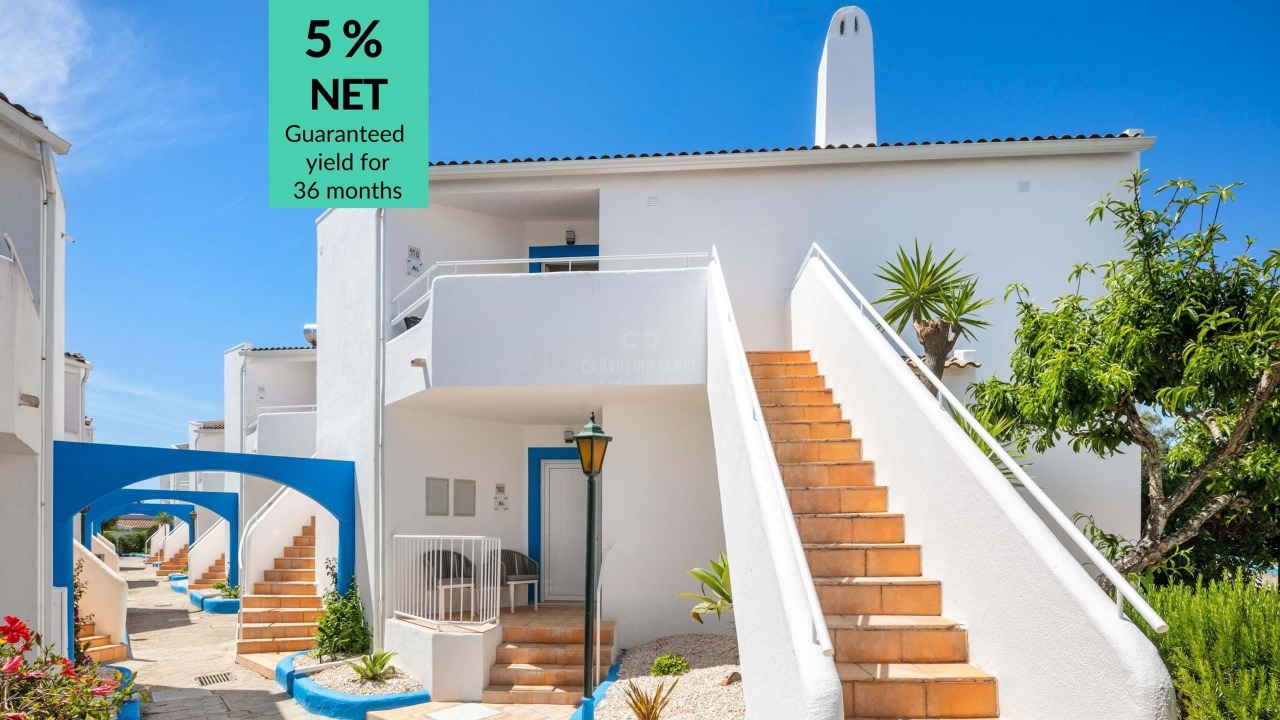 2 bed Apartment in Carvoeiro, Lagoa, Western Algarve