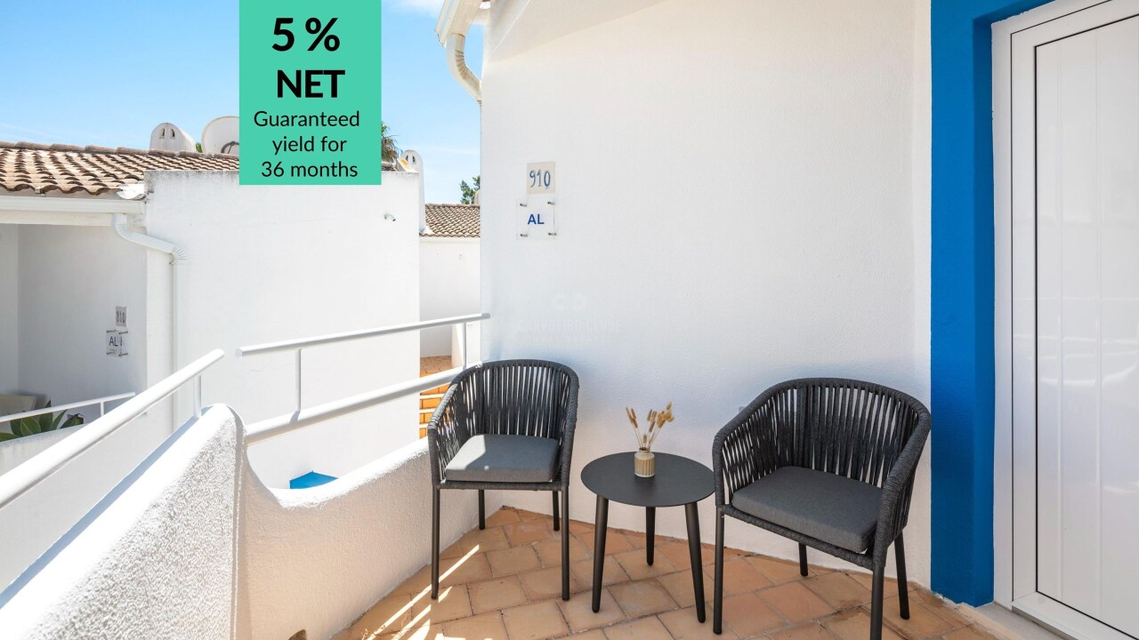 2 bed Apartment in Carvoeiro, Lagoa, Western Algarve