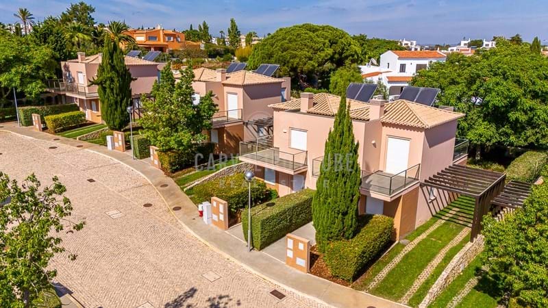 3 bed Villa in Carvoeiro, Lagoa, Western Algarve