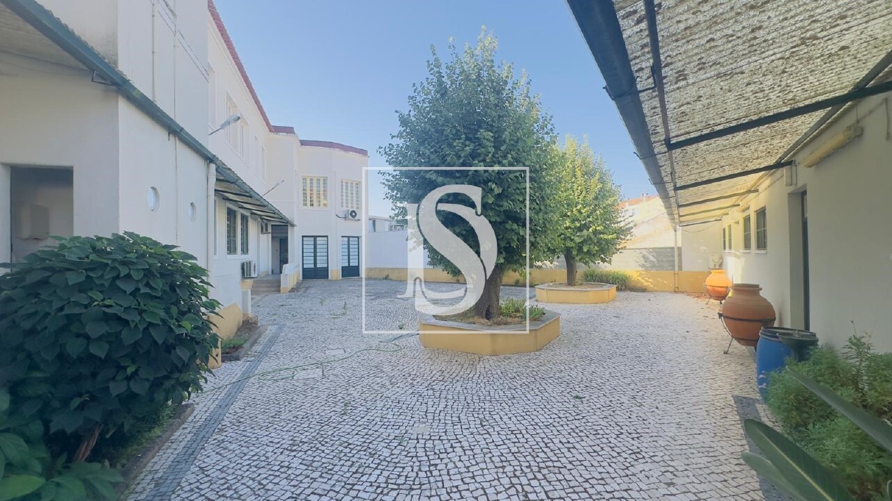 Building in Entroncamento, Santarém