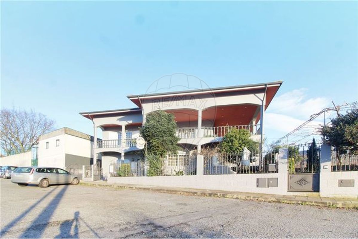 4 bed Villa in Santo Tirso, Porto